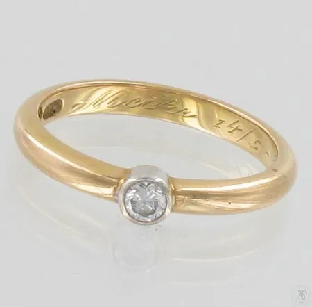 Timanttisormus 1xn.0.12ct, kaiverrettu, koko 18½, 750, paino 3,8g Paino: 3,8 g