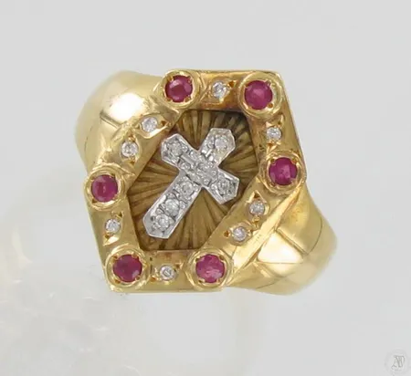 Rubiinisormus timanteilla 14xn.0.005ct, koko 18¾, 750br kelta- ja valkokulta, paino 8,3g Paino: 8,3 g