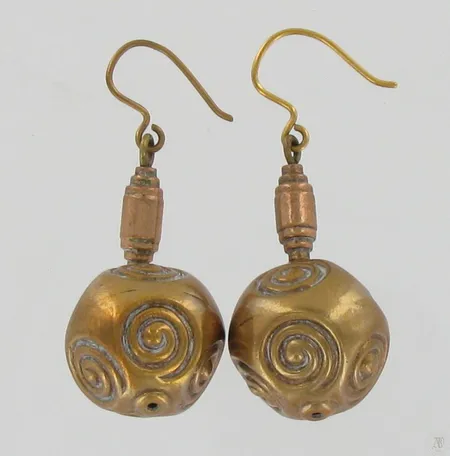 Korvakorut Kalevala Koru, korkeus 45mm, pronssia