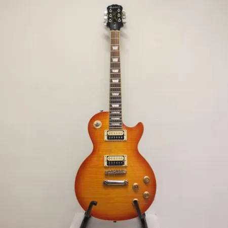 Epiphone Les Paul Standard Pro, made in China, valmistusvuosi 2014, sarjanumero 14061507553, pehmeässä laukussa, mukana alkuperäiset mikit. Nouto ainoastaan myymälästä.