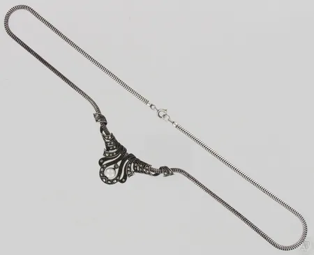 Kivikaulakoru helmellä, pituus 43cm, 813br, paino 16,3g Paino: 16,3 g