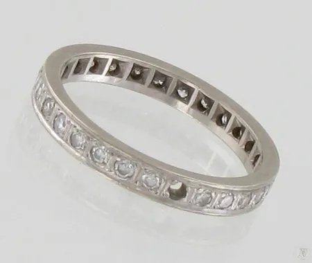 Alliance-sormus 27xn.0.02ct, yksi timantti puuttuu, koko 17½, 750 valkokulta, paino 3,0g Paino: 3   g