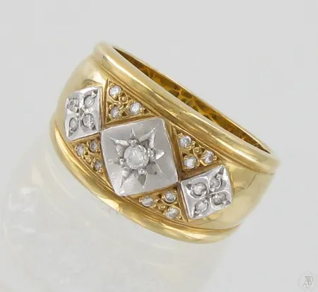 Timanttisormus 1xn.0.06ct 20xn.0.005-0.01ct, koko 18¼, 750 kelta- ja valkokulta, paino 10,5g Paino: 10,5 g