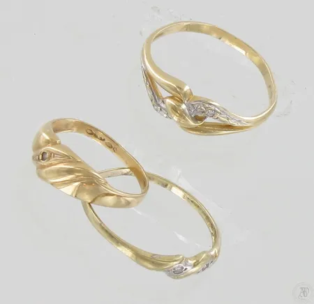 Kolme viallista timanttisormusta 5xn.0.005-0.01ct, 585, paino 2,8g Paino: 2,8 g