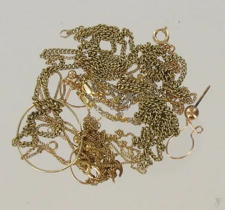 Viallisia kultakoruja, 585, 18,0g Paino: 18   g