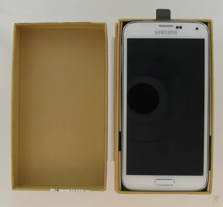 Matkapuhelin Samsung Galaxy S 5, laturi ja laatikko, käyttämätön