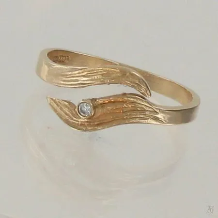 Timanttisormus 1xn.0.02ct, koko 17½, 585br, paino 2,2g Paino: 2,2 g