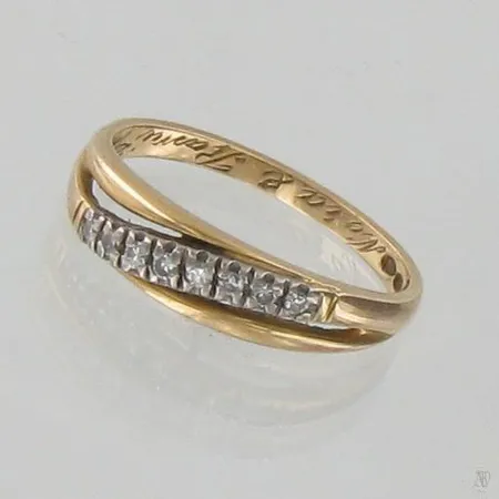 Timanttisormus 8xn.0.01ct, koko 16½, kaiverrettu, 750, paino 2,4g Paino: 2,4 g