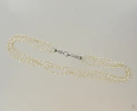 Helminauha kultalukolla, pituus 37cm, 585br valkokulta, paino 25,6g Paino: 25,6 g