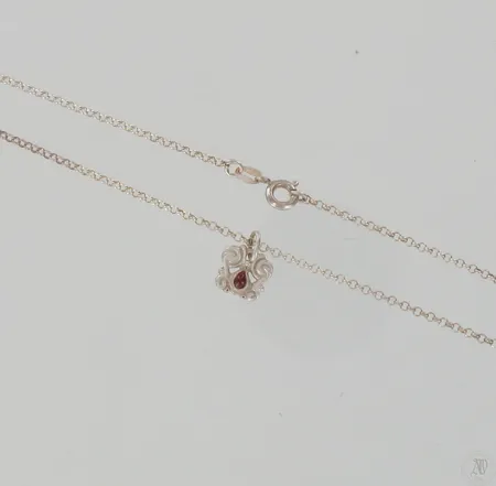 Papukaulaketju, pituus 36cm ja kiviriipus, korkeus 10mm, Kalevala koru, 925br, paino 2,6g Paino: 2,6 g