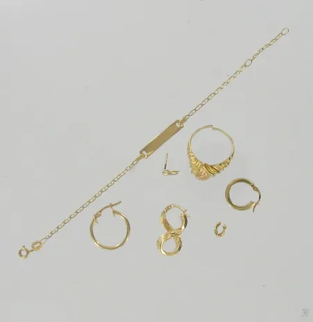 Koruja, viallisia, 585br ja 750, paino 0,3g ja 13,2g Paino: 13,5 g