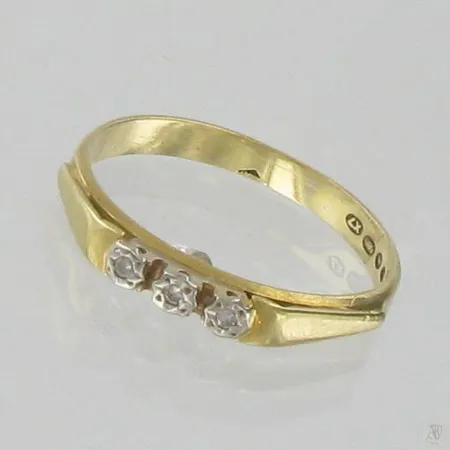 Timanttisormus, 3xn.0.005ct, koko 16, 585, paino 1,8g Paino: 1,8 g