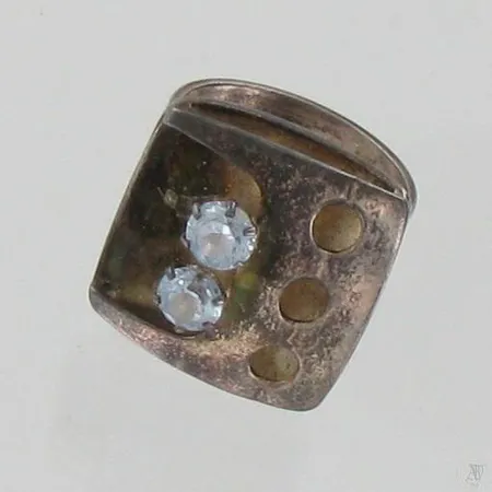 Kivisormus, koko 17½, Kultaseppä Salovaara, valmistettu vuonna 1970, 830br, paino 8,0g Paino: 8   g