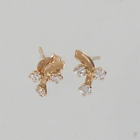 Kivikorvakorut, korkeus 8mm, toinen tausta puuttuu, 585br, paino 0,5g Paino: 0,5 g