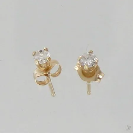 Timanttikorvakorut 2xn.0.10ct, korkeus 3mm, 585, paino 0,4g Paino: 0,4 g