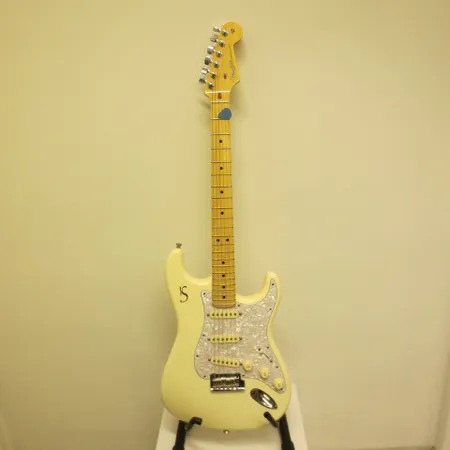 Sähkökitara Fender Stratocaster USA, 12232734 Corona California, kova tweed-laukku. Nouto ainoastaan myymälästä!