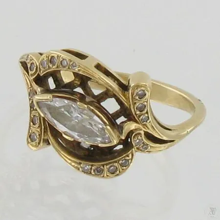 Timanttisormus 1xn.0.30ct Marquise-hionta, 19xn.0.005-0.01ct, koko 17½, 750, paino 4,4g Paino: 4,4 g