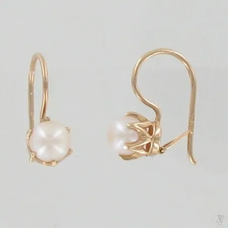 Helmikorvakorut, korkeus 18mm, 585br, paino 2,2g Paino: 2,2 g