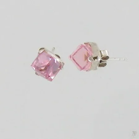 Kivikorvakorut, korkeus 9mm, 830br, paino 2,4g Paino: 2,4 g
