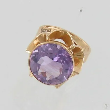Kivisormus, koko 18, nimileima Eino Westerback vuodelta 1964, 585br, paino 8,8g Paino: 8,8 g