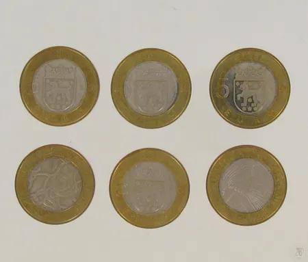 Kuusi Maakuntarahaa vuodelta 2011, seos NG/Nk, nimellisarvo 5 euroa/kpl Paino: 58,3 g Paino: 58,3 g