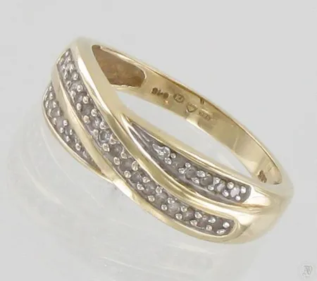 Timanttisormus 30xn.0.005ct, koko 18, 585, paino 3,3g Paino: 3,3 g