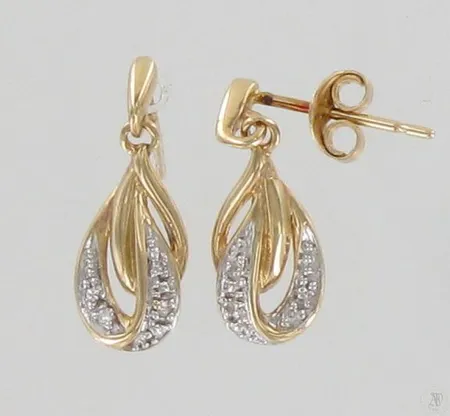 Timanttikorvakorut 6xn.0.005ct, korkeus 15mm, 585 kelta- ja valkokulta, paino 1,6g Paino: 1,6 g