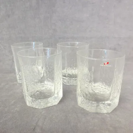 Neljä viskilasia Iittala, Kalinka, design Timo Sarpaneva, korkeus 85mm ja Ø 70mm, laatikko