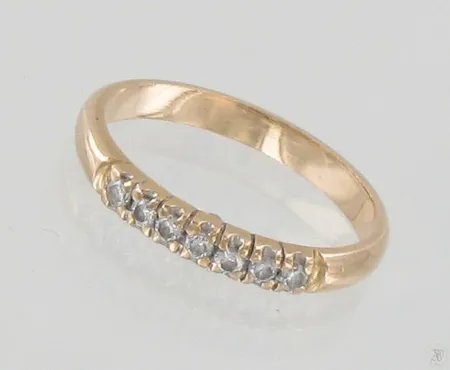 Timanttisormus 7xn.0.02ct, koko 16½, 585, paino 1,9g Paino: 1,9 g