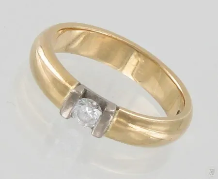 Timanttisormus 1xn.0.18ct, istutus löystynyt, koko 17, 750, paino 5,4g Paino: 5,4 g