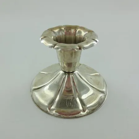 Kynttilänjalka, kaiverrettu, korkeus 60mm, 813br, paino 68,0g Paino: 68   g