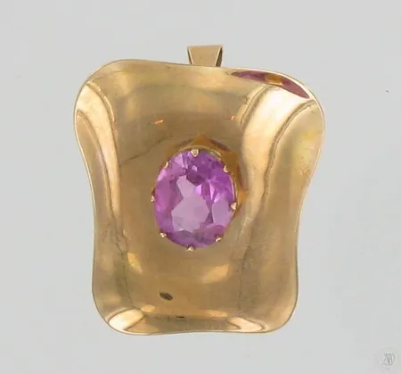 Kivirintakoru riipuslenkillä, korkeus 30mm, 585br, paino 4,2g Paino: 4,2 g