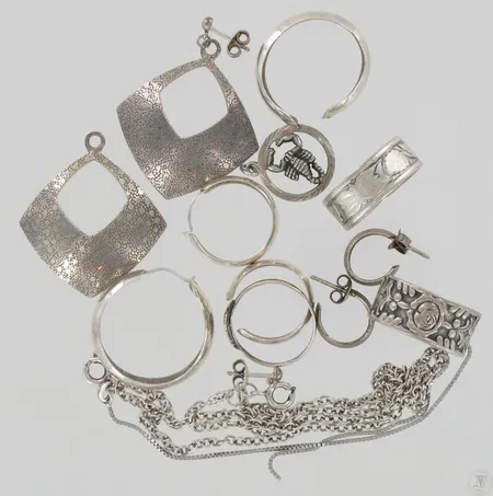 Viallisia koruja, 830-925, paino 27,3g Paino: 27,3 g