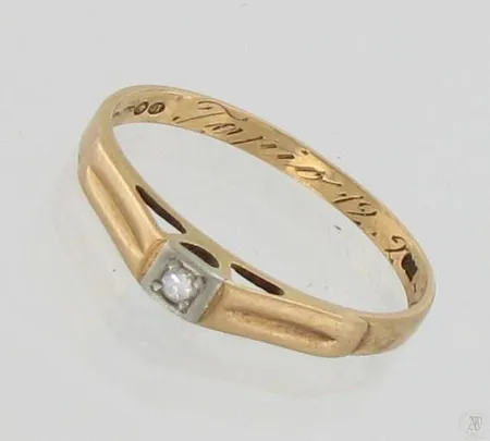 Timanttisormus 1xn.0.005ct, kaiverrettu, käytön jälkiä, koko 16¾, 750, paino 1,5g Paino: 1,5 g
