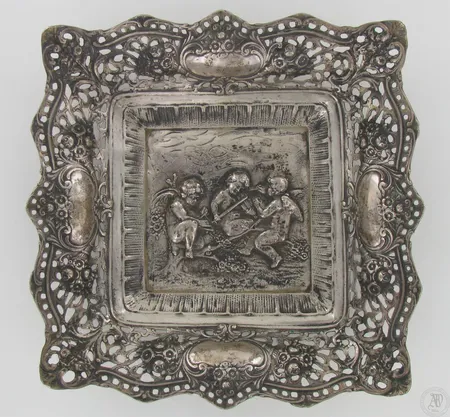 Vati, kaiverrettu, tekijäleima Suhonen Tauno, 240x240x40mm, vuodelta 1965, 813, paino 462,3g Paino: 462,3 g