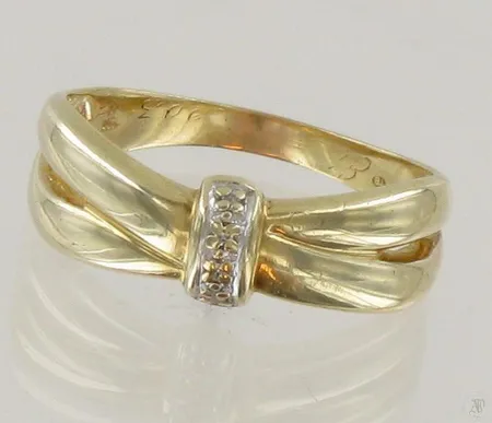 Timanttisormus 4xn.0.005ct, koko 20¼, kaiverrettu, 585, paino 4,4g Paino: 4,4 g