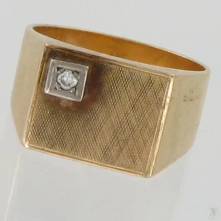 Kantasormus timantilla 1xn.0.02ct, koko 16½, 585, paino 4,7g Paino: 4,7 g