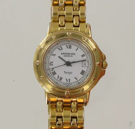Naisten teräsrannekello Raymond Weil Tango, taulun Ø 28mm, hihnan pituus 160mm lisäpaloilla 175mm, paperit ja laatikko
