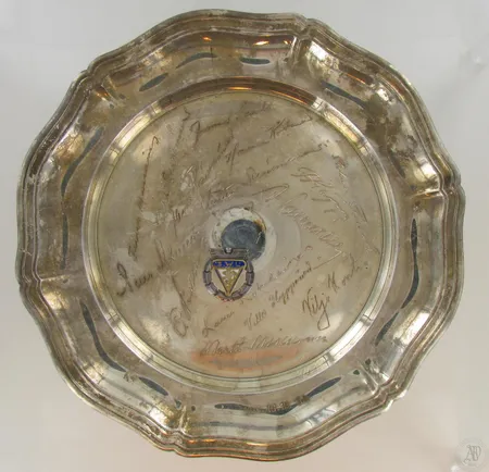 Viallinen lautanen logolla, Ø 23cm, 813, paino 283,7g Paino: 283,7 g
