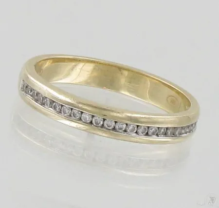 Timanttisormus 23xn.0,005ct, koko 17, 585, paino 2,6g Paino: 2,6 g