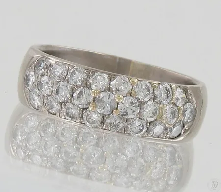 Timanttisormus 25xn.0.05ct, koko 19½, 750 valkokulta, paino 9,3g Paino: 9,3 g