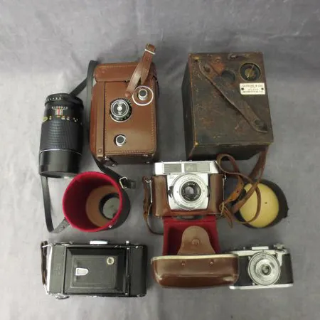 Neljä antiikkikameraa Rolleicord, Zeiss Ikon Telma, Zeiss Ikon Contessa, Zeiss Ikon Tenax Compur, Duroni och Co Ottici, objektiivi Unitor 200mm No. 258961