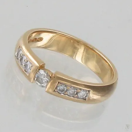 Timanttisormus 1xn.0.10ct 6xn.0.02ct, koko 16, 750, paino 4,1g Paino: 4,1 g
