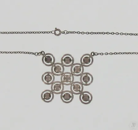 Kaulakoru, pituus 64cm, riipuksen korkeus 41mm, 800, paino 14,5g Paino: 14,5 g