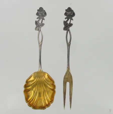 Perunalusikka ja leikkelehaarukka, Ruusu, kaiverrettuja, pituus 170mm, 813, paino 50,5g
