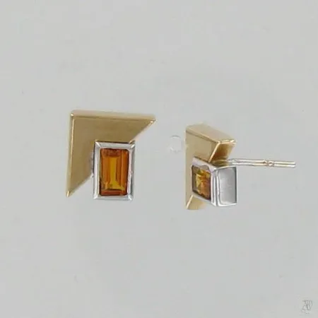Kivikorvakorut, taustat puuttuvat, korkeus 10mm, 585br kelta- ja valkokulta, paino 1,5g