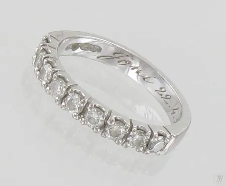 Timanttisormus 9xn.0.06ct, kaiverrettu, koko 15¾, 750, paino 2,9g Paino: 2,9 g