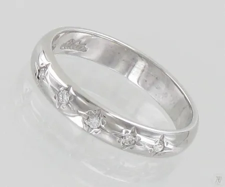 Timanttisormus 5xn.0.01ct, koko 17½, 585, paino 3,5g Paino: 3,5 g