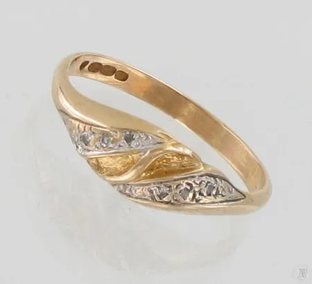 Timanttisormus 6xn.0.005ct, koko 17½, 585, paino 2,2g Paino: 2,2 g