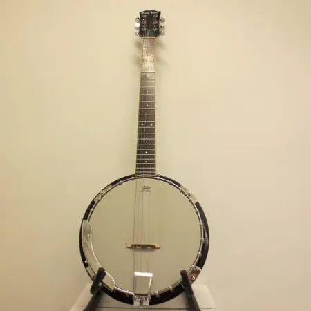 Banjo Harley Benton, pehmeä pussi, kielenpidin hieman vääntynyt. Nouto ainoastaan myymälästä.